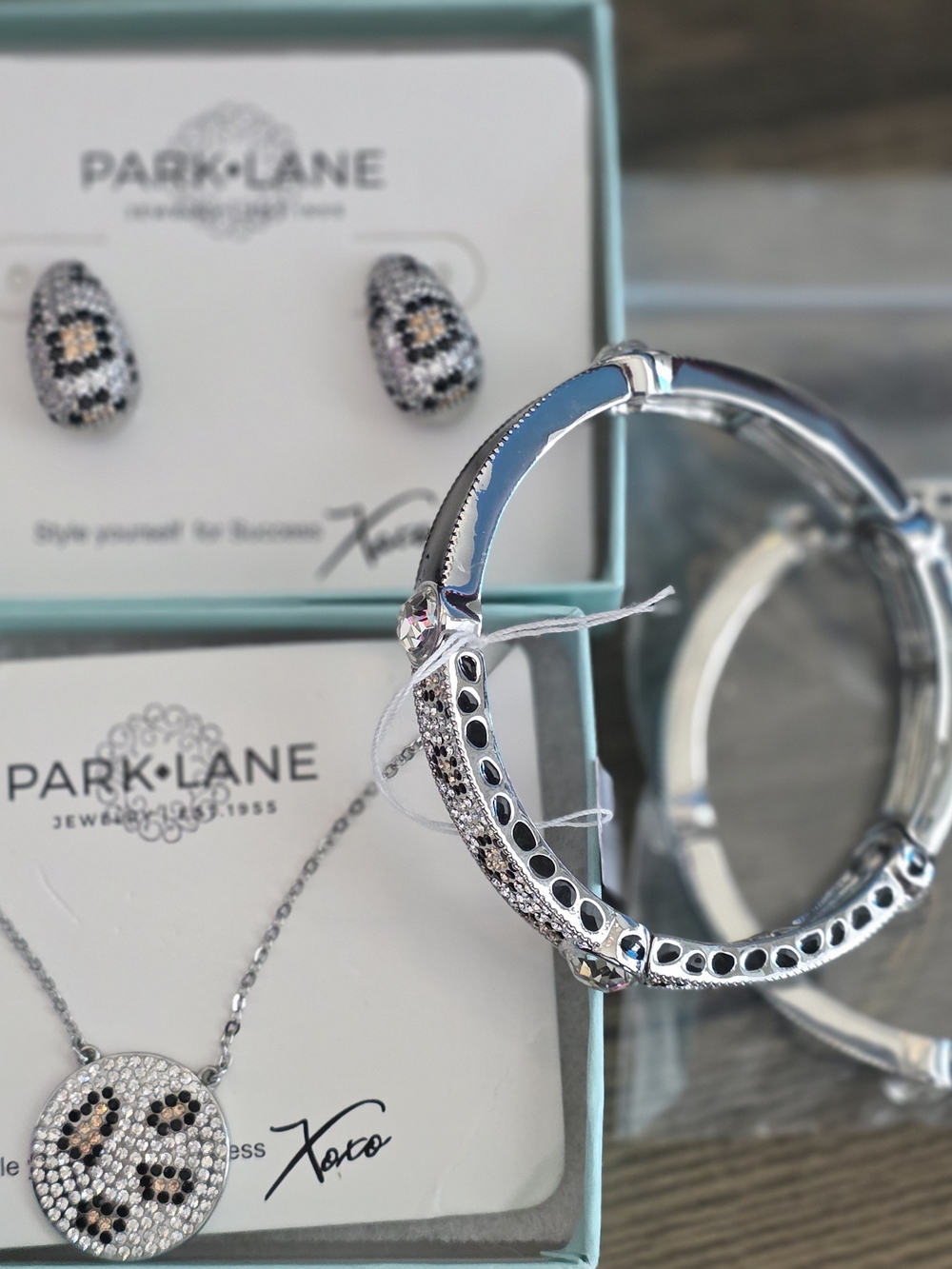 Park Lane Exclusive Sparkle Box, Leo Necklace & Earrings & 2 Savannah Bangles